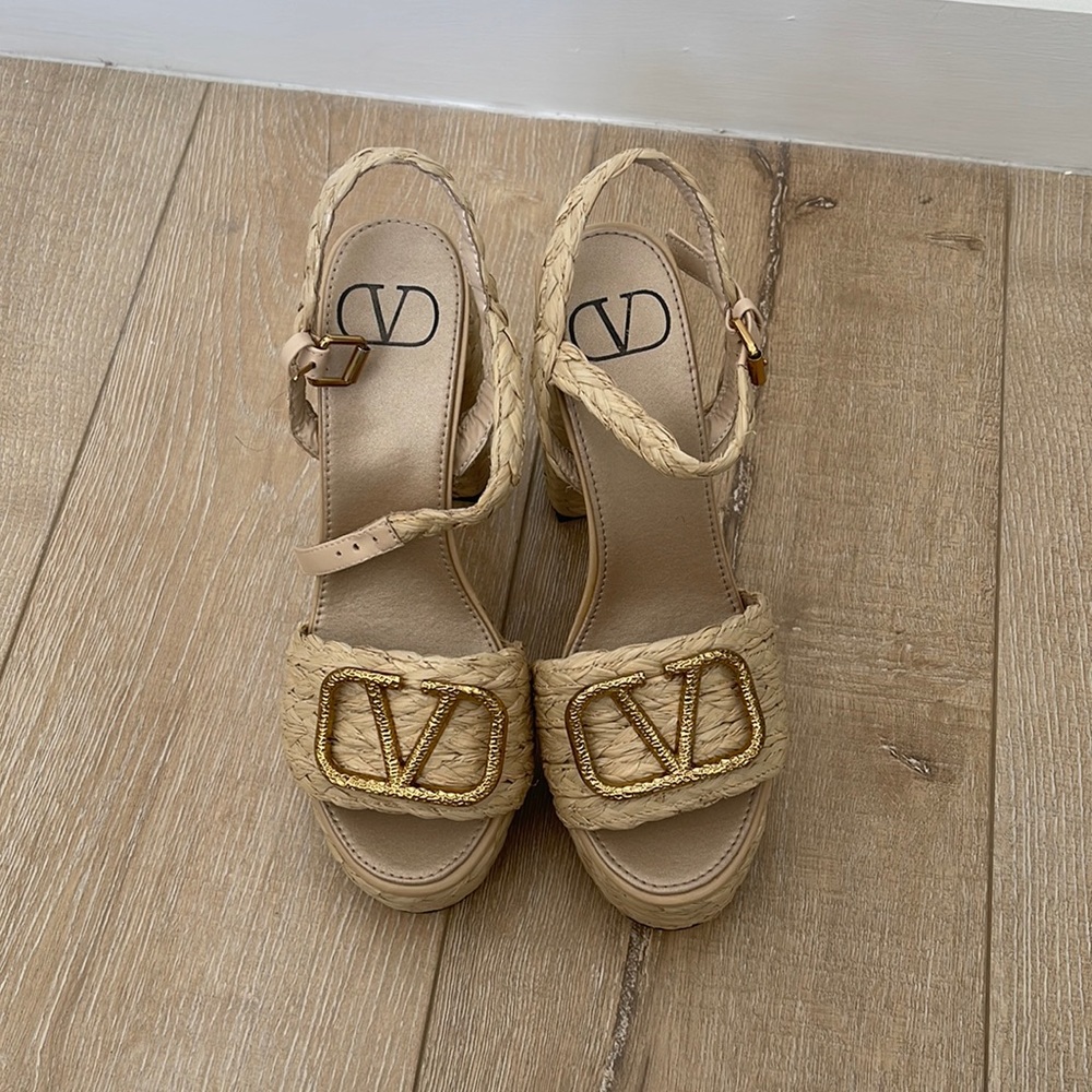 Platform beige sandal